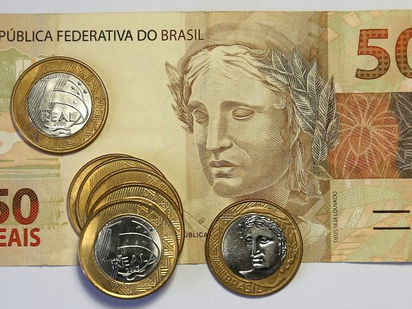 Mercado financeiro eleva projeção da inflação para 6,88% este ano
