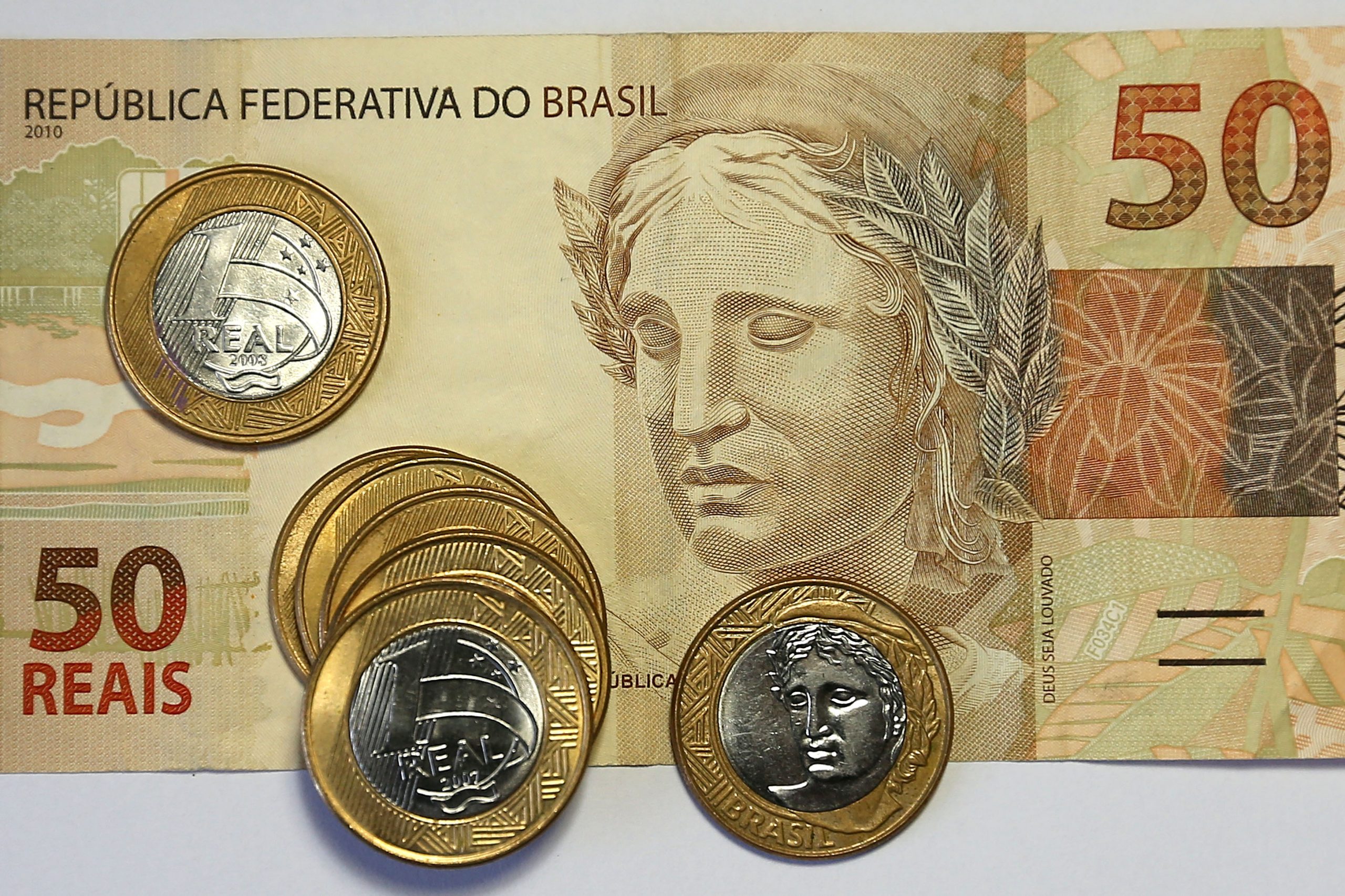 Mercado financeiro eleva projeção da inflação para 6,88% este ano