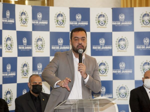 Antecipação dos salários   dos servidores vai movimentar comércio             e turismo no feriadão