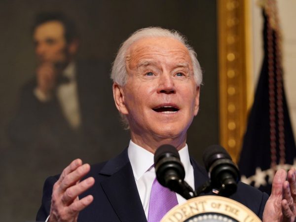 Joe Biden chama Putin de ‘criminoso de guerra’