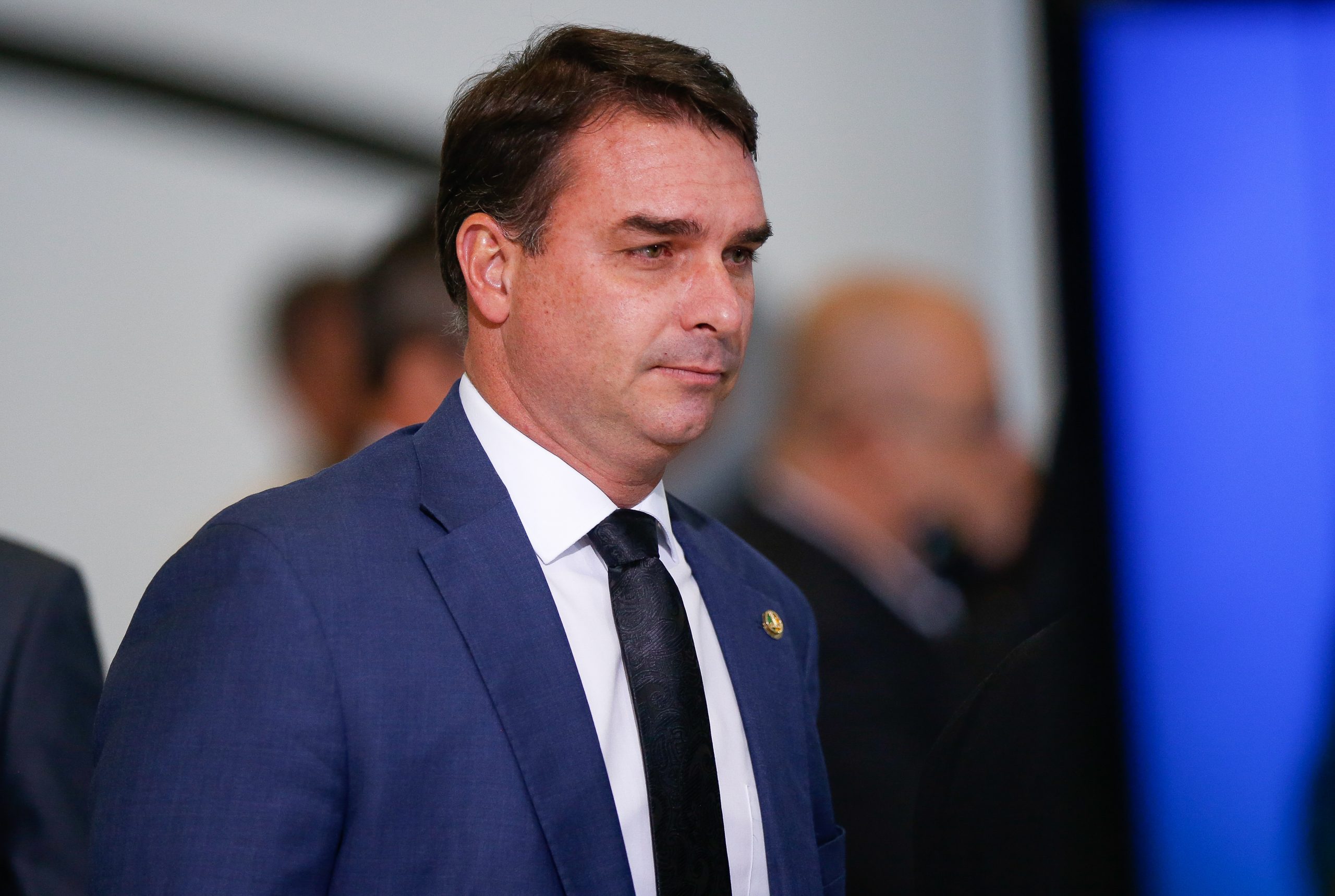 Flávio Bolsonaro vai ao Conselho de Ética contra Randolfe por menção à impeachment de Aras