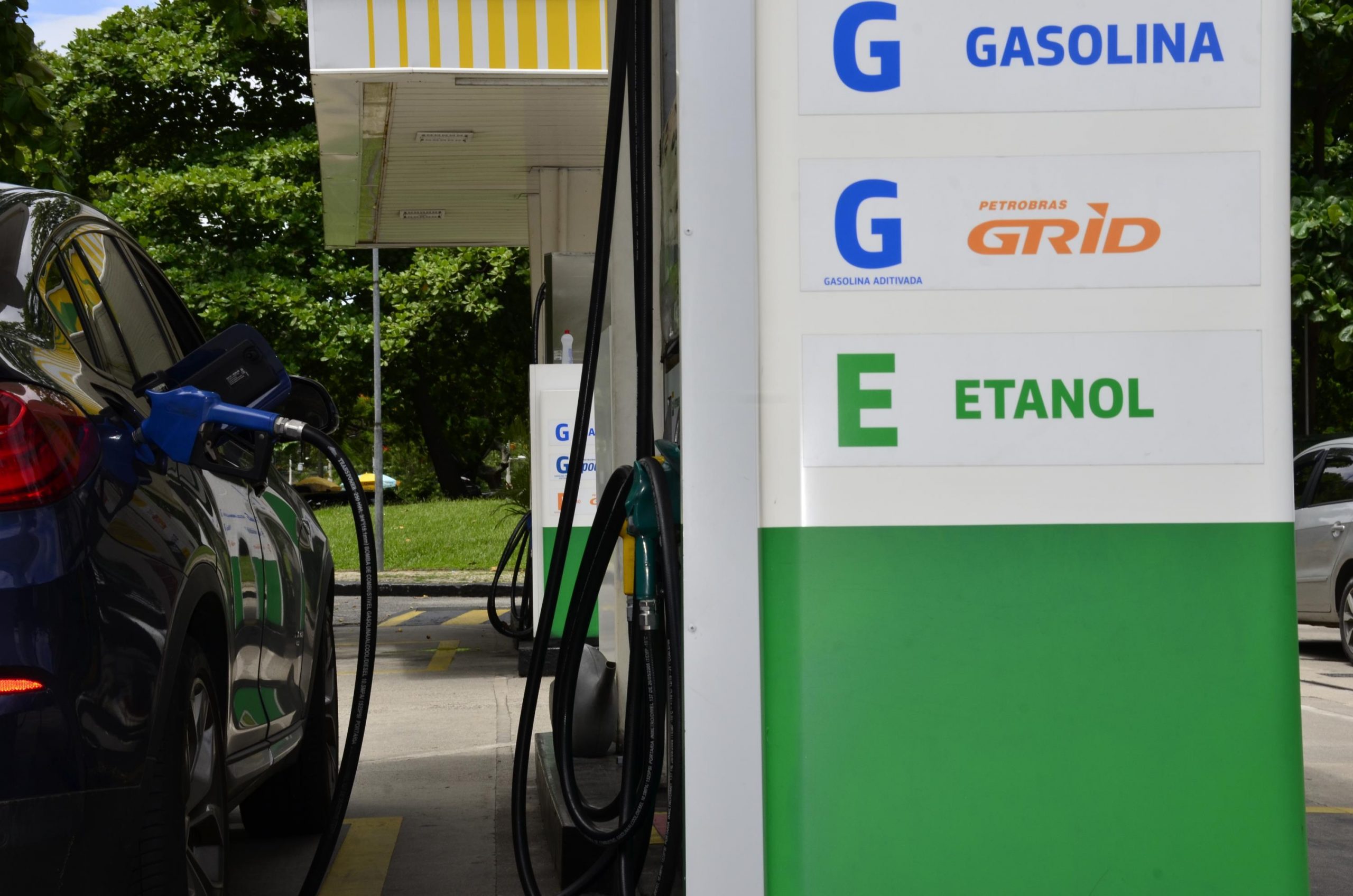 Bolsa oscila enquanto PEC dos Combustíveis reaviva risco fiscal