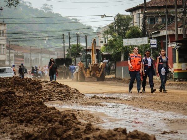 Mortes em Petrópolis sobem para 110; ao menos 130 estão desaparecidos