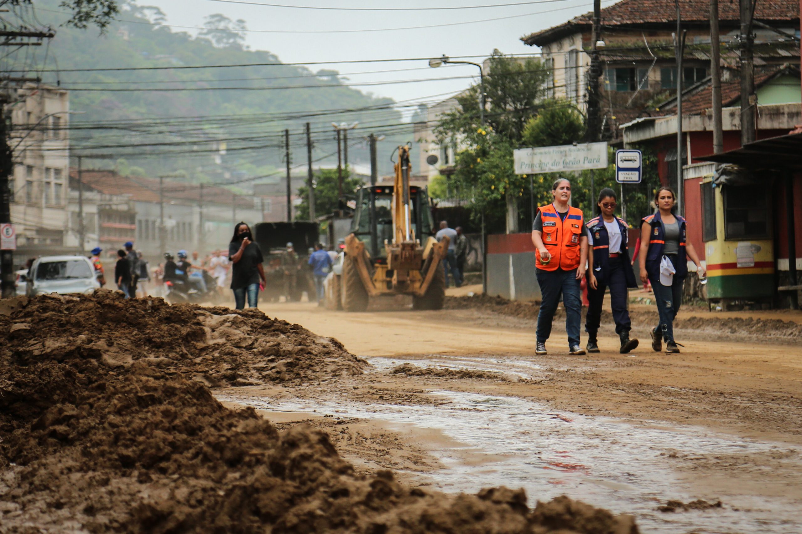 Mortes em Petrópolis sobem para 110; ao menos 130 estão desaparecidos