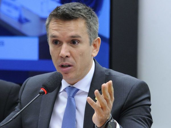 Relator faz concessões em projeto de jogos de azar, e evangélicos confiam em veto de Bolsonaro