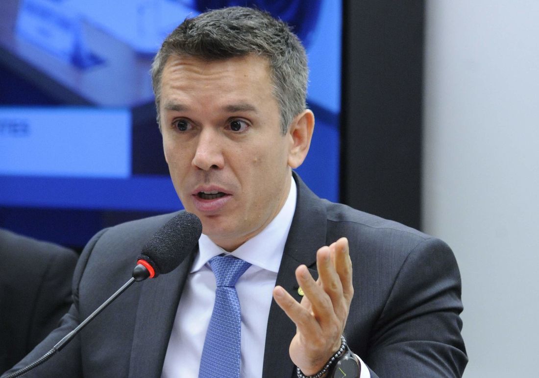 Relator faz concessões em projeto de jogos de azar, e evangélicos confiam em veto de Bolsonaro