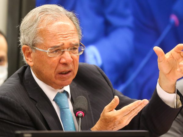 Guedes recicla promessas para 2º mandato          e fala em combate rápido à inflação