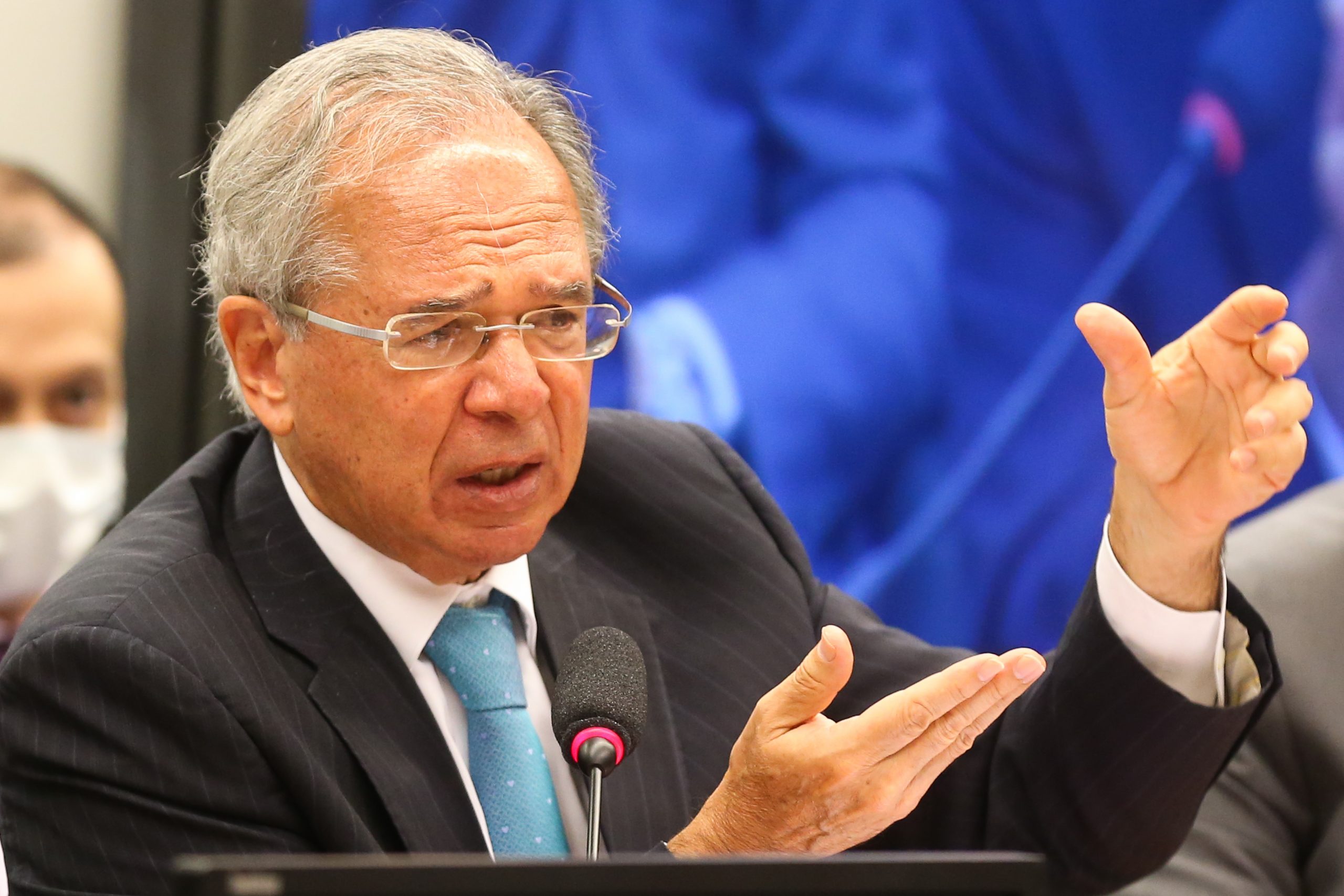 Guedes recicla promessas para 2º mandato          e fala em combate rápido à inflação
