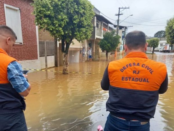 Calamidade em Petrópolis: Fortes chuvas matam  e causam inundações e deslizamentos na cidade