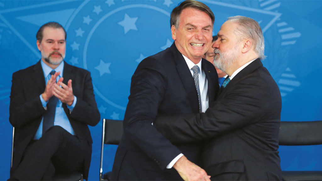Aras pede arquivamento de inquérito contra Bolsonaro no caso Covaxin
