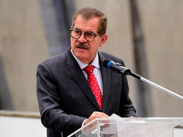 Presidente do STJ constrange colegas ao abrir o Ano Judiciário sem máscara