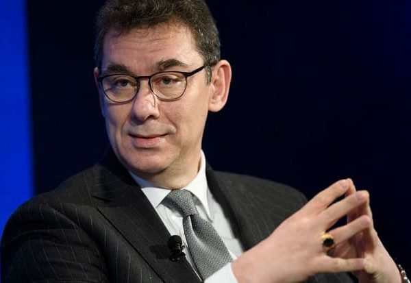 Quarta dose de vacina contra                          Covid é necessária, diz CEO da Pfizer
