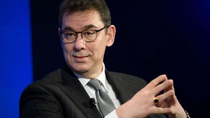Quarta dose de vacina contra Covid é necessária, diz CEO da Pfizer