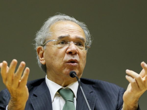 Queda de braço no governo tumultua        decisão sobre preço de combustíveis