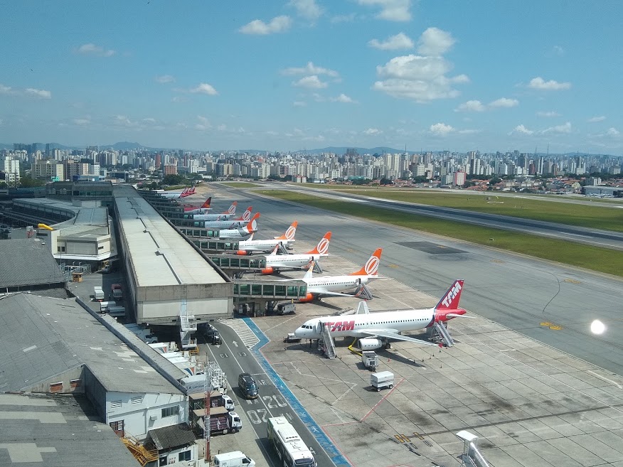 Gol, Latam e Azul vão aumentar                     preço da passagem aérea neste mês