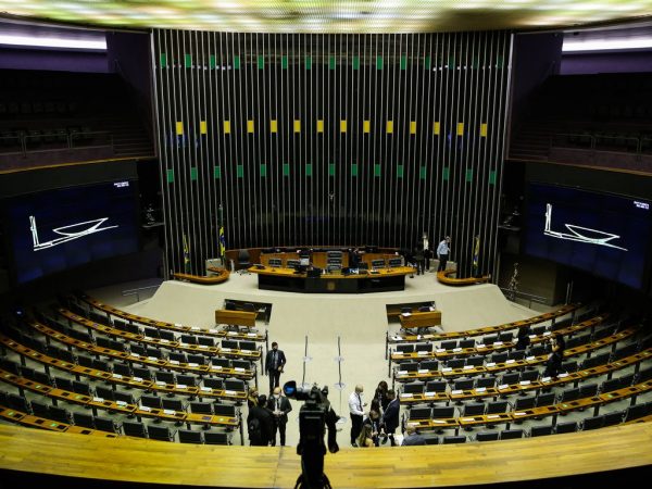 Câmara aprova PEC das candidaturas femininas