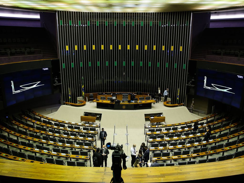 Câmara aprova PEC das candidaturas femininas