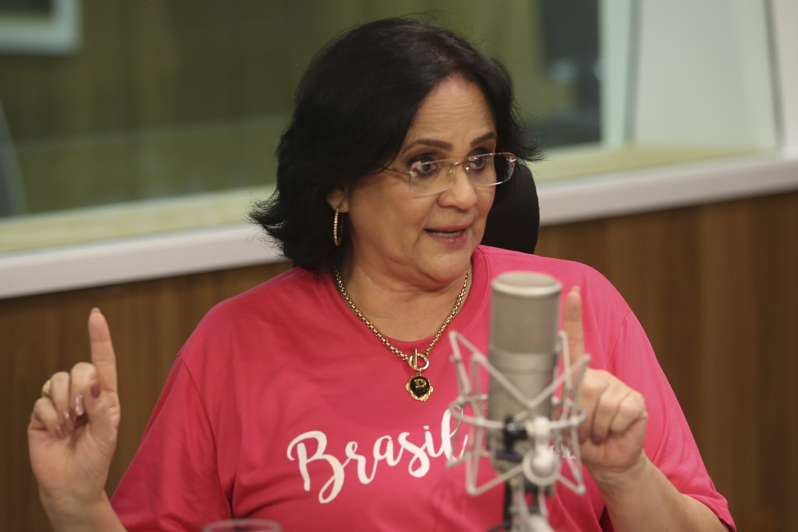 Ministério de Damares tem em 2022 menor orçamento para mulheres em quatro anos