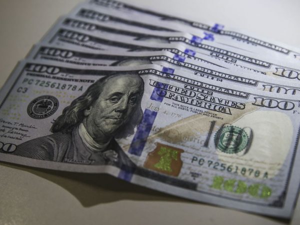 Dólar cai para R$ 4,76 e tem maior queda trimestral desde 2009
