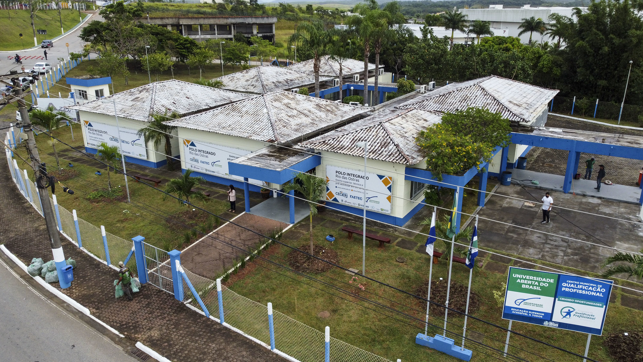 Governo do RJ inaugura Faetec e leva           outros benefícios para a Região dos Lagos