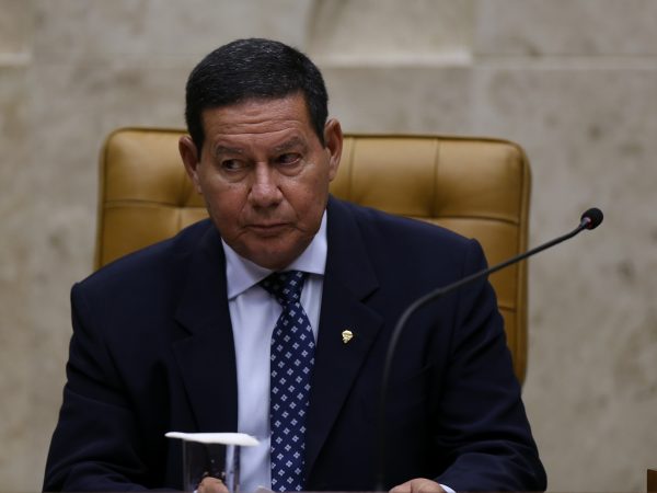 ‘Apurar o quê? Os caras já morreram tudo, pô’, diz Mourão sobre tortura na ditadura militar