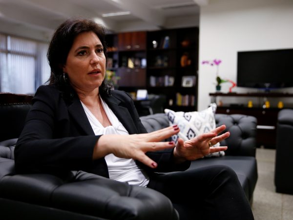 Caciques do MDB rifam candidatura                   de Simone Tebet em jantar com Lula
