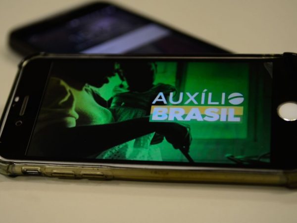 Caixa começa a pagar parcela de abril do Auxílio Brasil