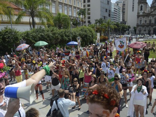Mais de 140 blocos do Rio pedem              carnaval de rua em manifesto