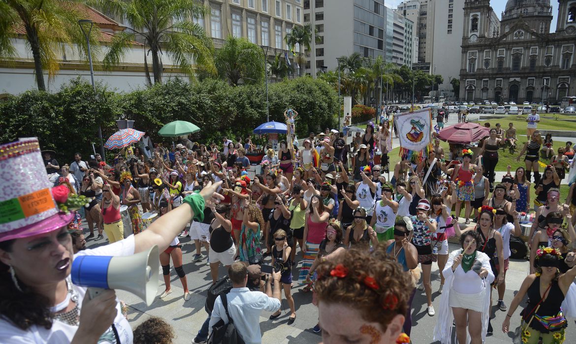 Mais de 140 blocos do Rio pedem carnaval de rua em manifesto