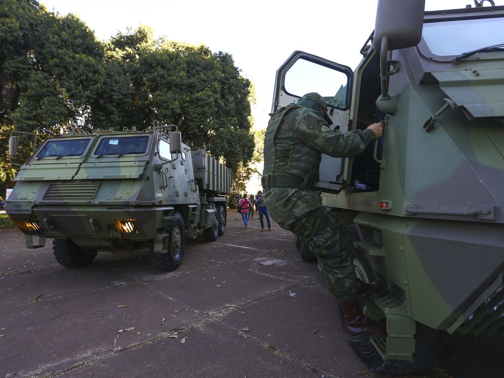Alemanha pede ajuda ao Brasil para doar blindados à Ucrânia