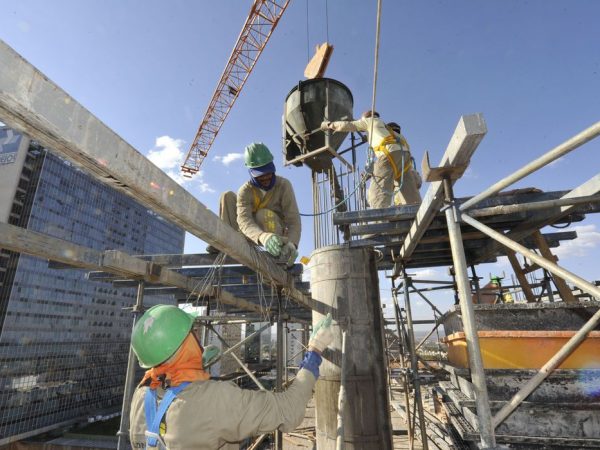 Alto custo de insumos preocupa construção civil