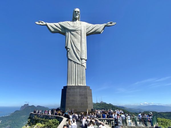 Castro participa de cerimônia pelo 100            anos da pedra fundamental do Cristo