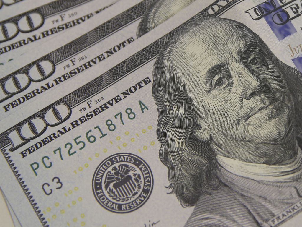 Dólar fecha em R$ 4,66 e alcança menor valor em dois anos