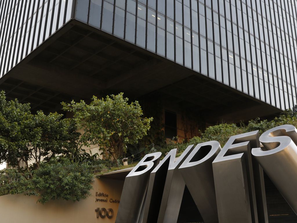 Governo espera receber R$ 37,4 bi do BNDES neste ano