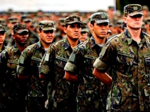 Grupo liberal Livres intensifica campanha     contra alistamento militar obrigatório
