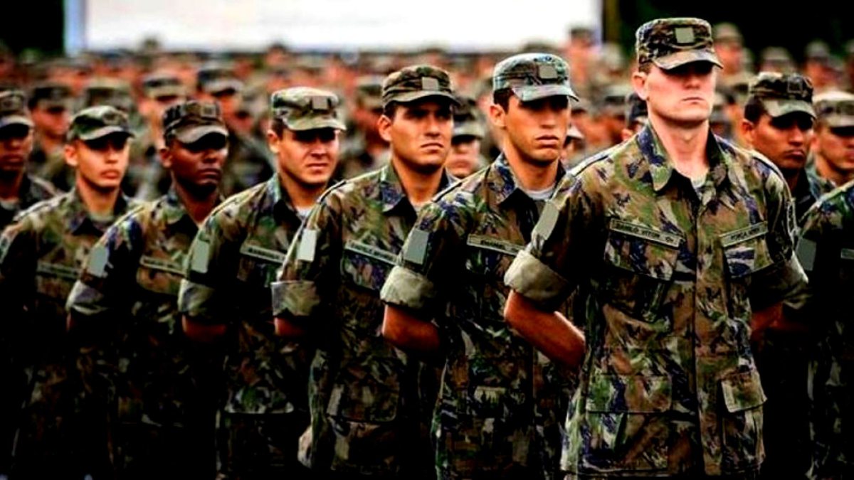 Grupo liberal Livres intensifica campanha contra alistamento militar obrigatório