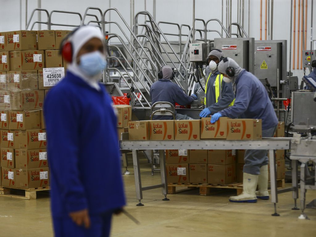 Produção industrial sobe em março, mas queda no consumo preocupa