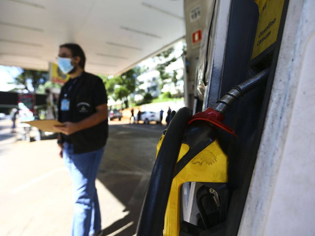 Preço do gás natural terá aumento médio de 17% em maio, diz associação