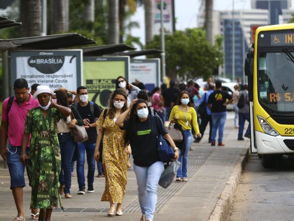 Conselhos de Saúde questionam fim da emergência da pandemia