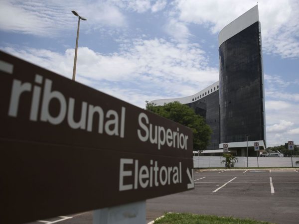 AGU pede extinção de ação contra presidente no TSE