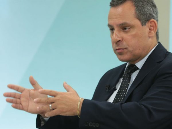 Novo presidente da Petrobras não mudará política de preços e gasolina seguirá cara
