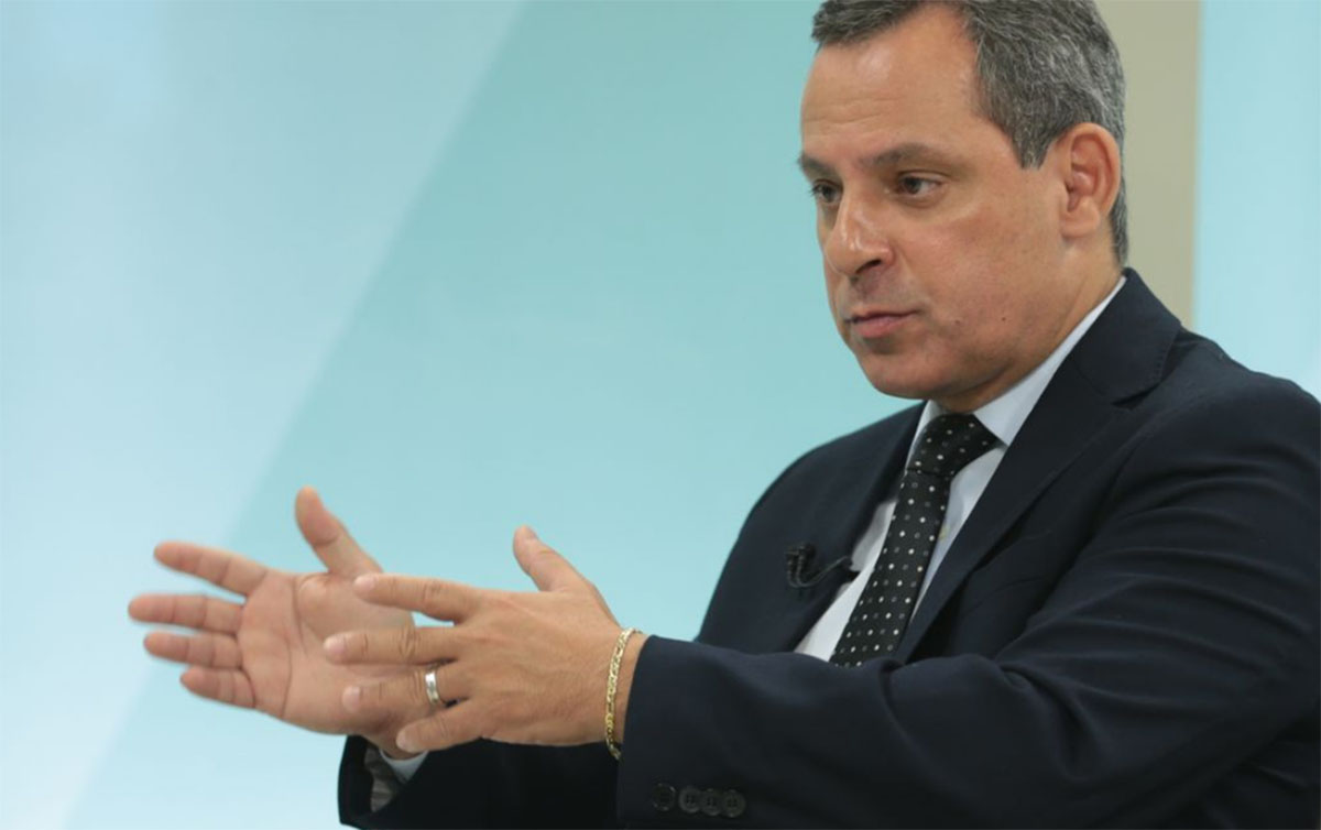 Novo presidente da Petrobras não mudará política de preços e gasolina seguirá cara