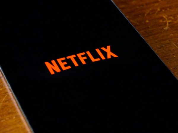 Netflix despenca quase 40% na Bolsa dos EUA após perda de assinantes