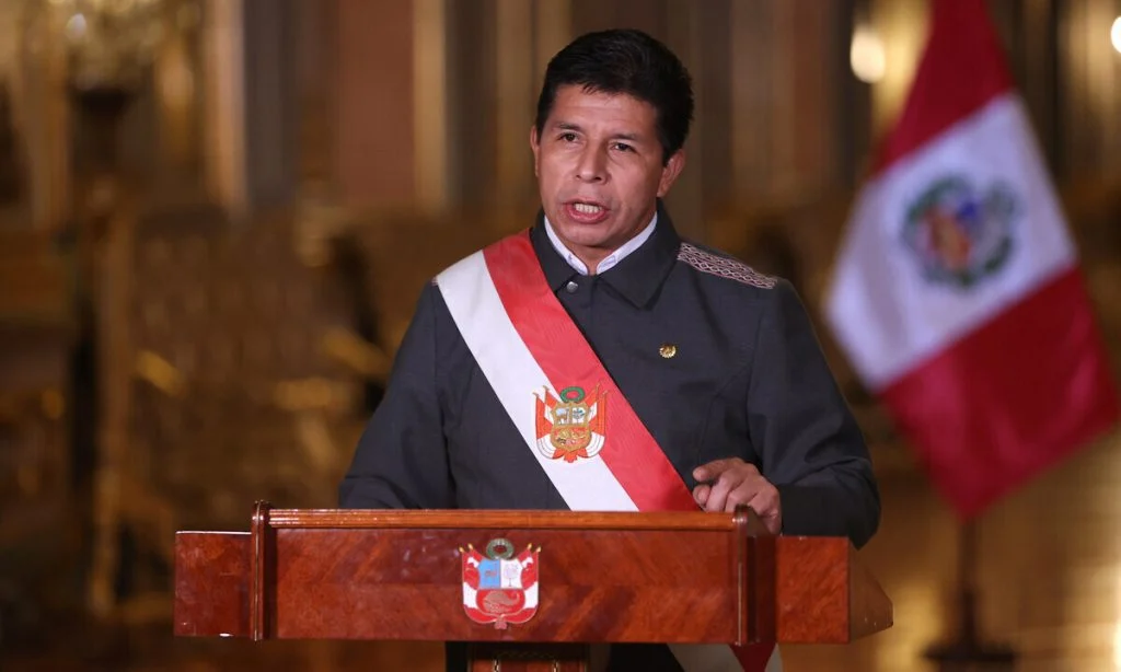 Presidente do Peru suspende                          toque de recolher em Lima