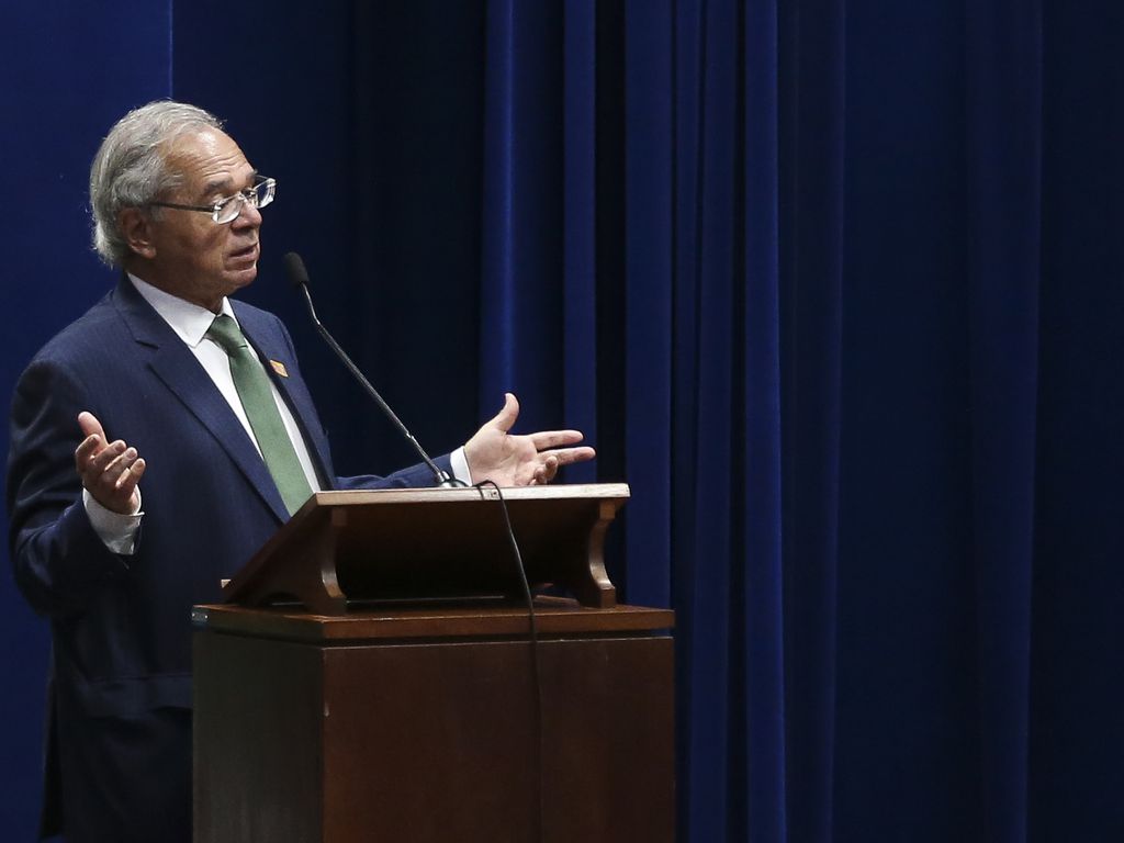 Guedes critica guerra e sanções e defende organizações multilaterais