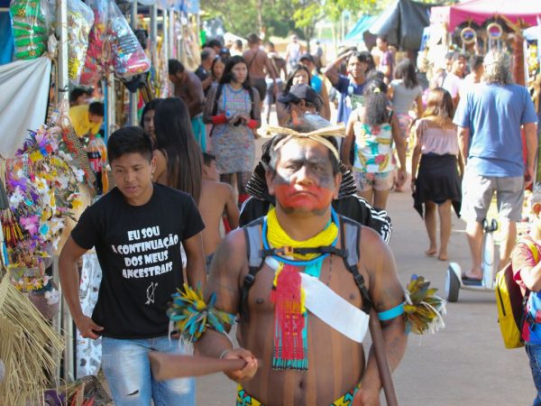 Acampamento em Brasília quebra tabu e impulsiona candidaturas indígenas