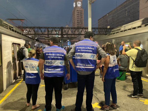 Governo encontra mais                     irregularidades nas estações da SuperVia