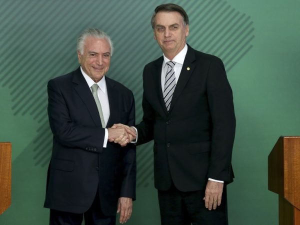 Temer defende que Bolsonaro revogue perdão a Daniel Silveira, mas presidente descarta