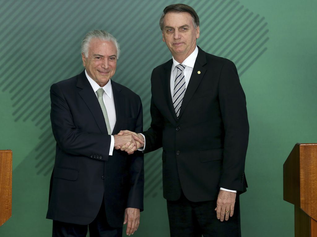 Temer defende que Bolsonaro revogue perdão a Daniel Silveira, mas presidente descarta
