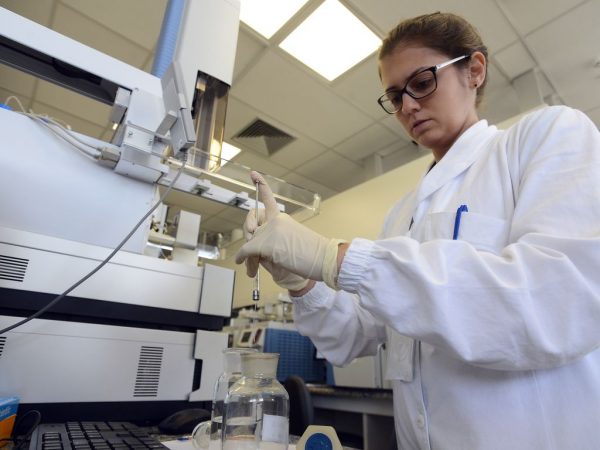 Pfizer demite para mudar estratégia de vendas e trabalhadores protestam